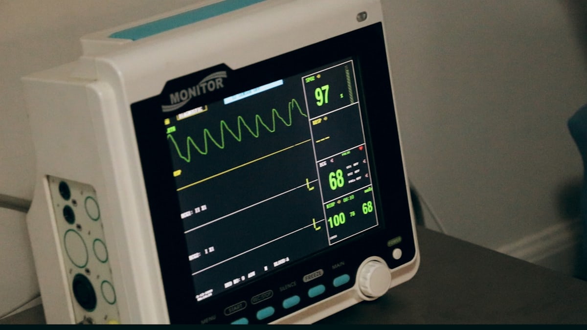 Heart rhythm monitor for arrhythmia tracking